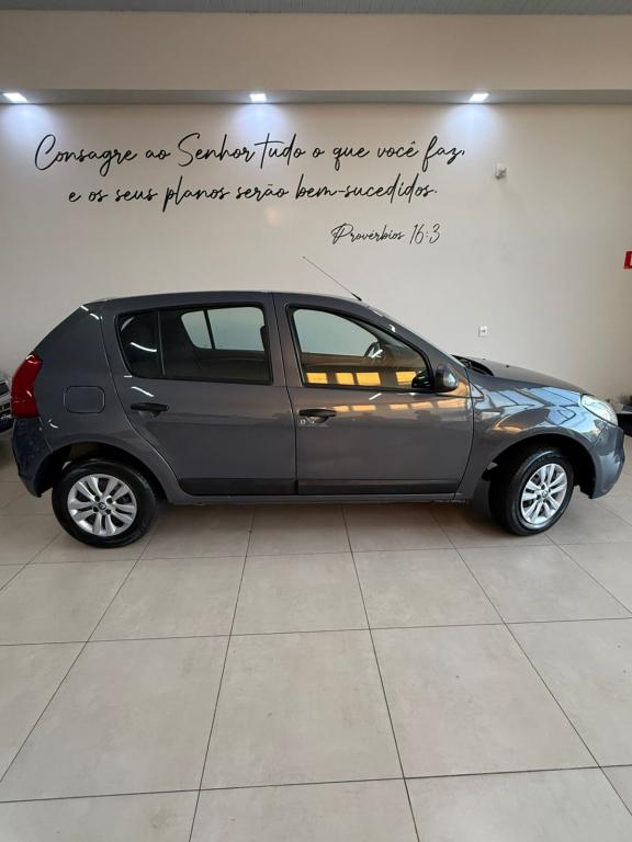 RENAULT Sandero - Foto