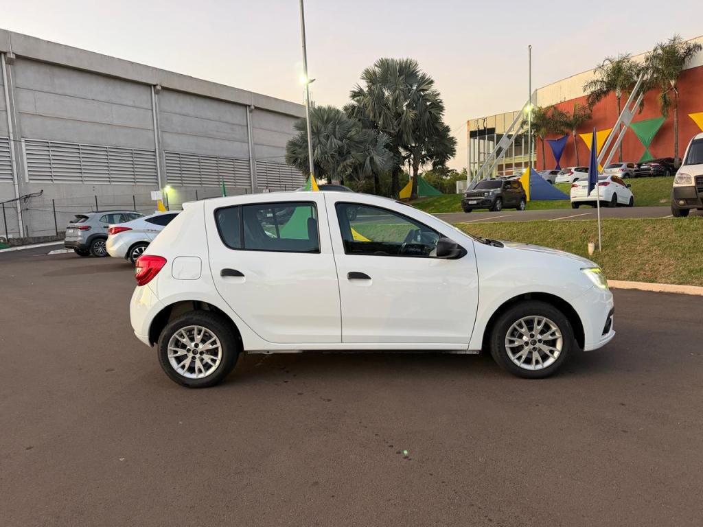 RENAULT Sandero - Foto