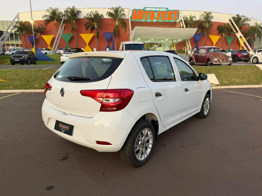 RENAULT Sandero - Foto