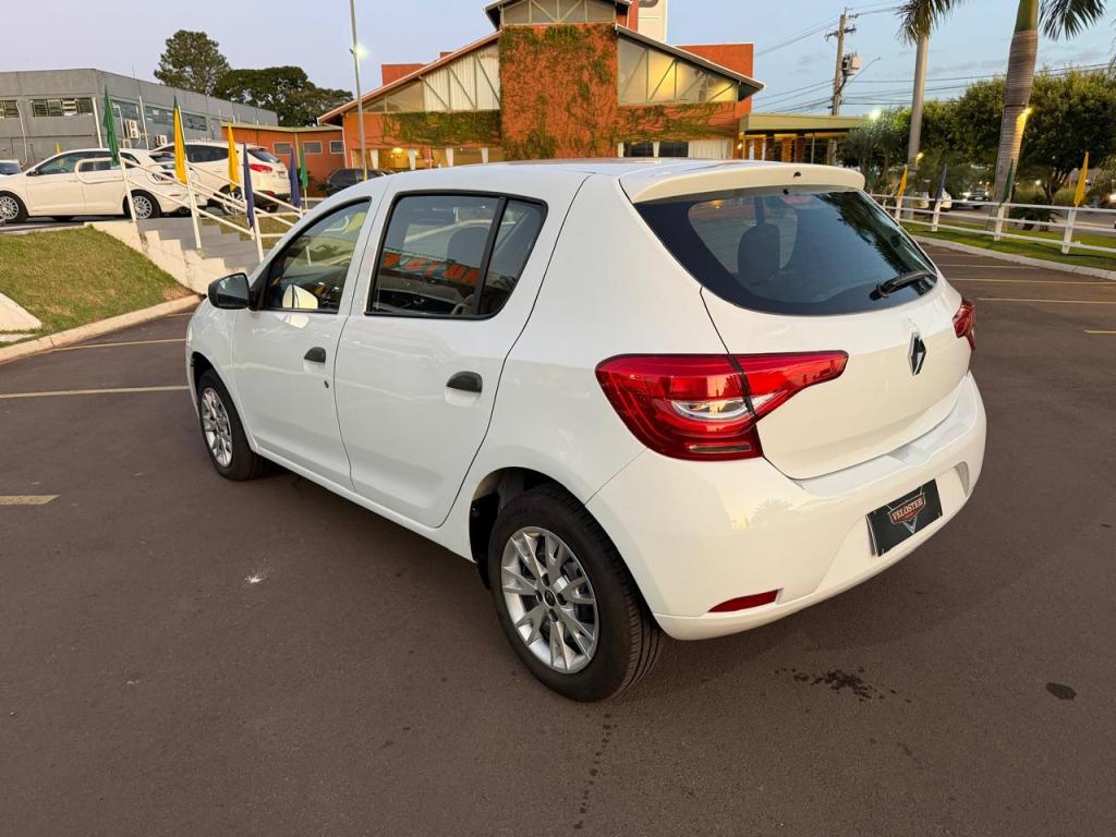 RENAULT Sandero - Foto
