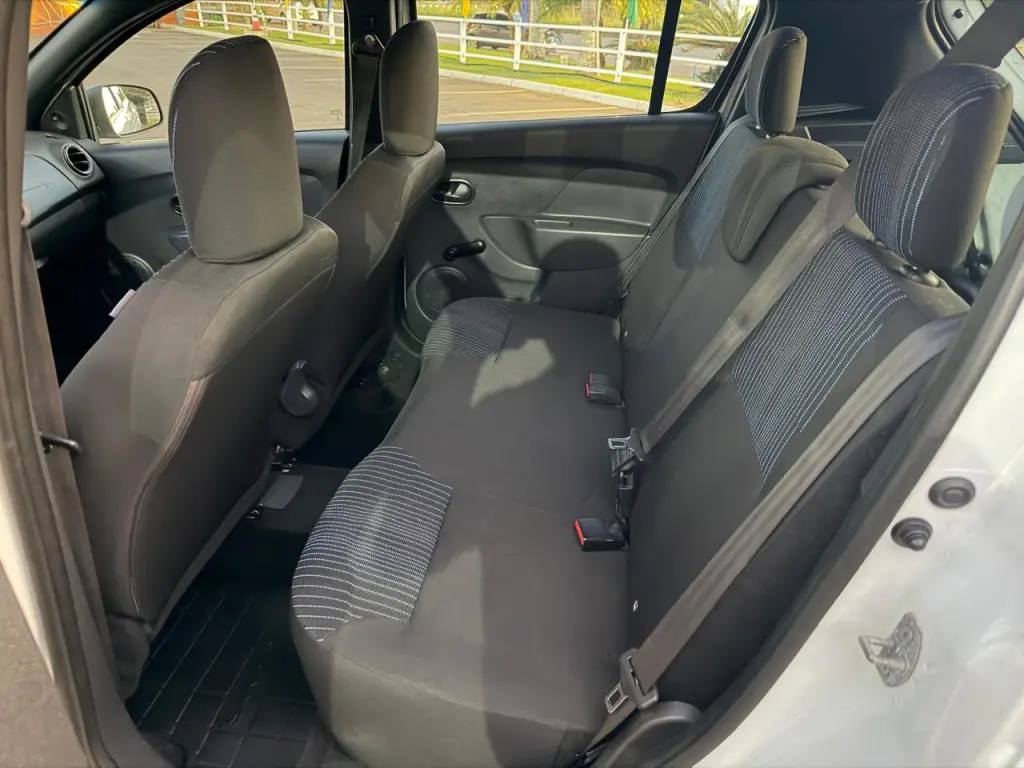 RENAULT Sandero - Foto