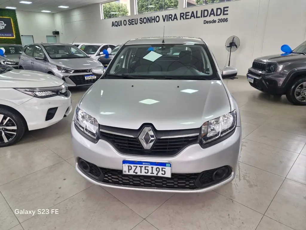 RENAULT Sandero - Foto