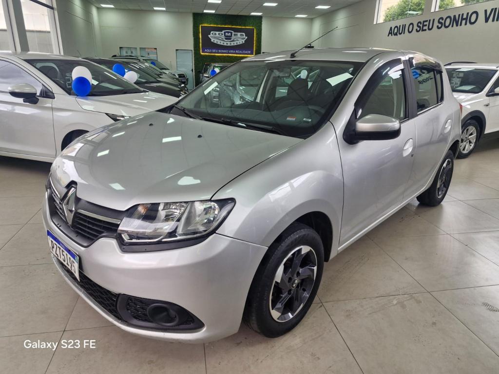 RENAULT Sandero - Foto