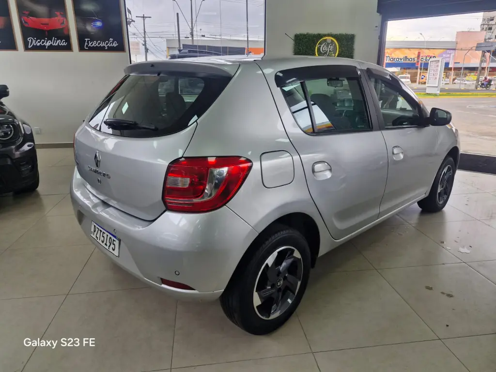 RENAULT Sandero - Foto