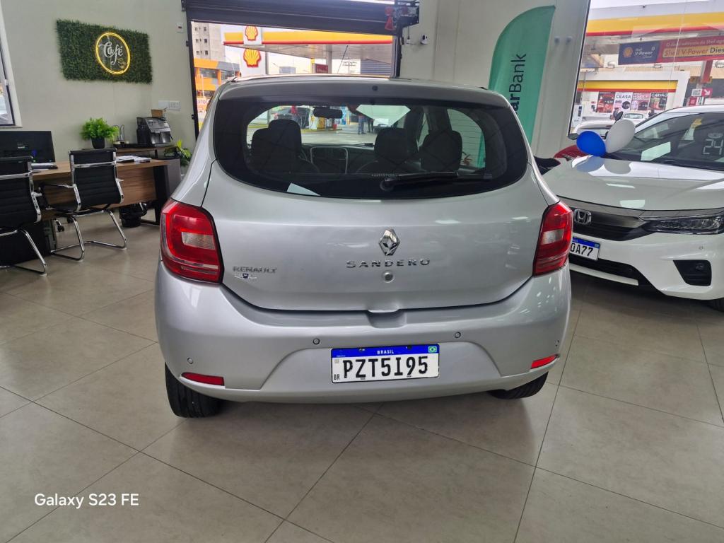 RENAULT Sandero - Foto