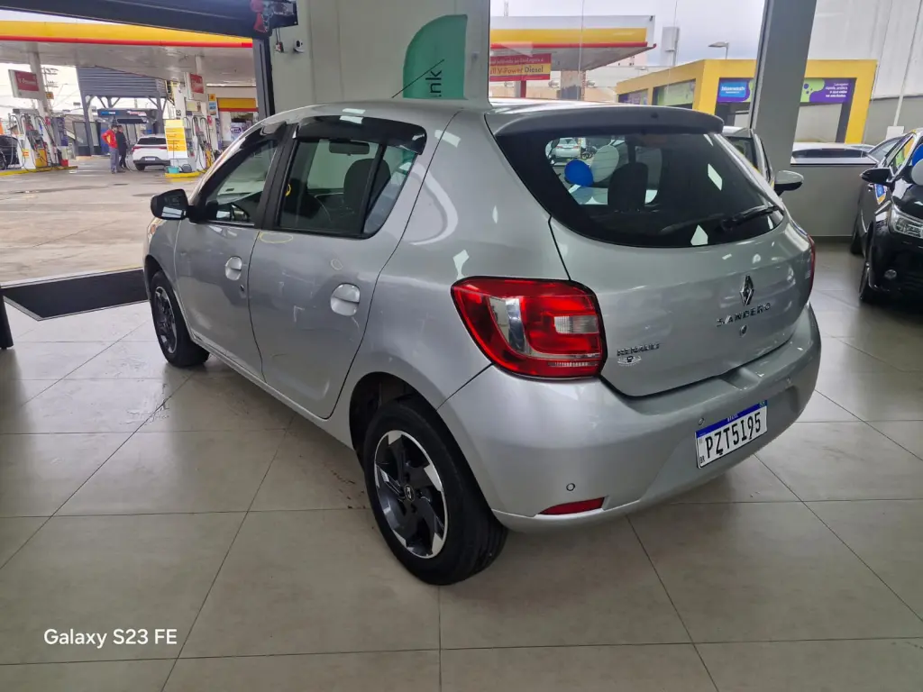RENAULT Sandero - Foto