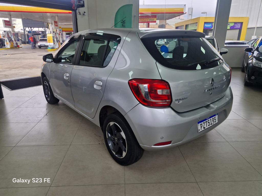 RENAULT Sandero - Foto