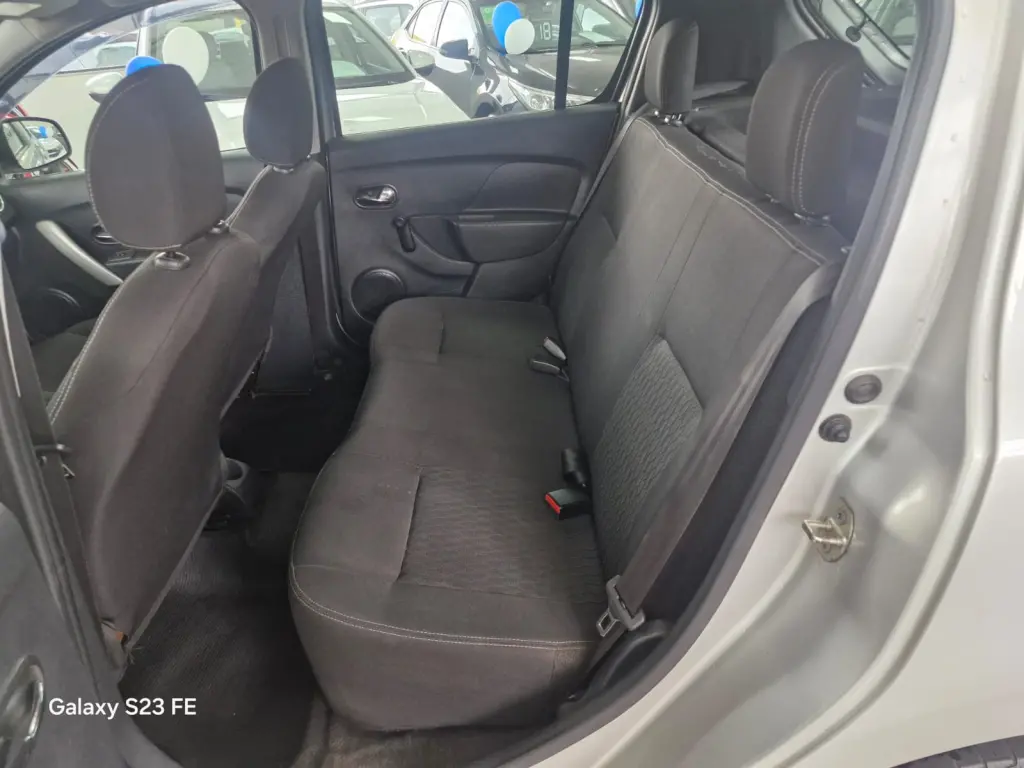 RENAULT Sandero - Foto