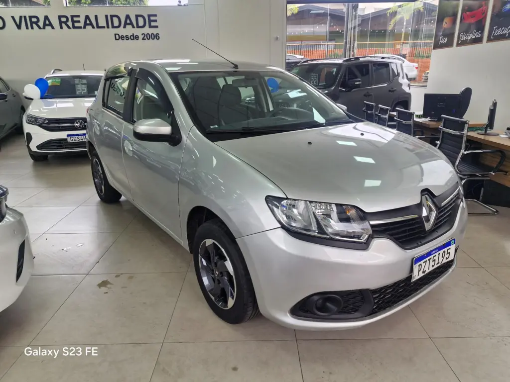 RENAULT Sandero - Foto