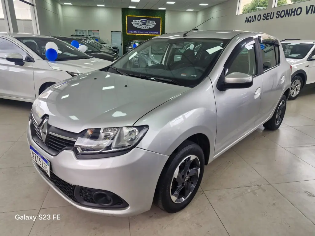 RENAULT Sandero - Foto