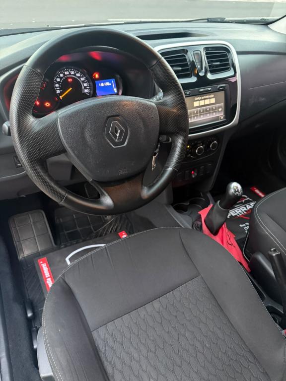 RENAULT Sandero - Foto
