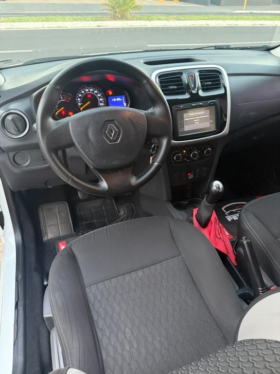 RENAULT Sandero - Foto