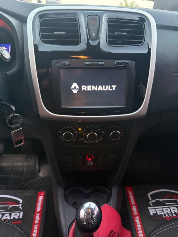 RENAULT Sandero - Foto