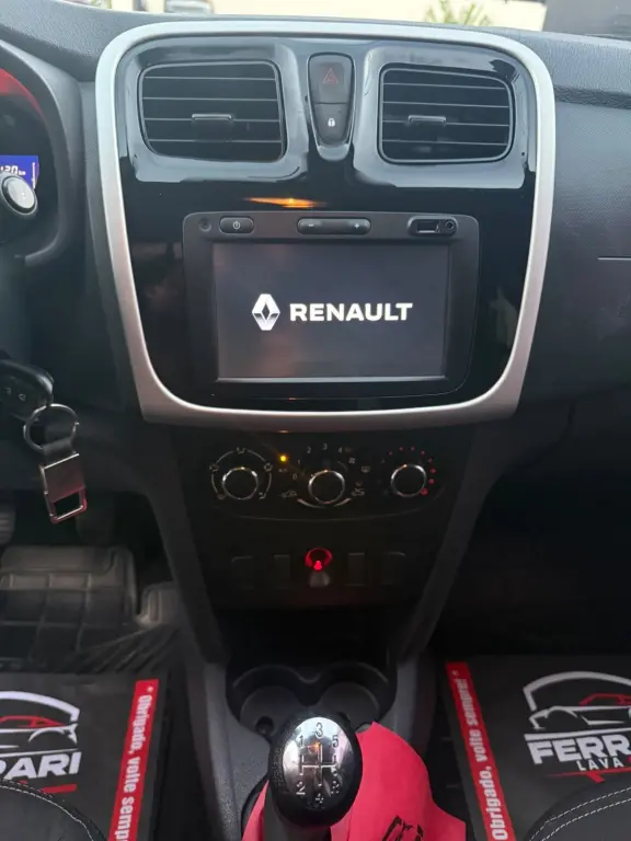 RENAULT Sandero - Foto