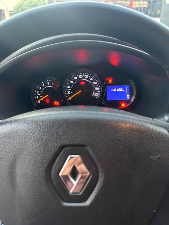 RENAULT Sandero - Foto