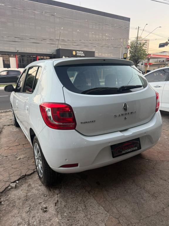 RENAULT Sandero - Foto