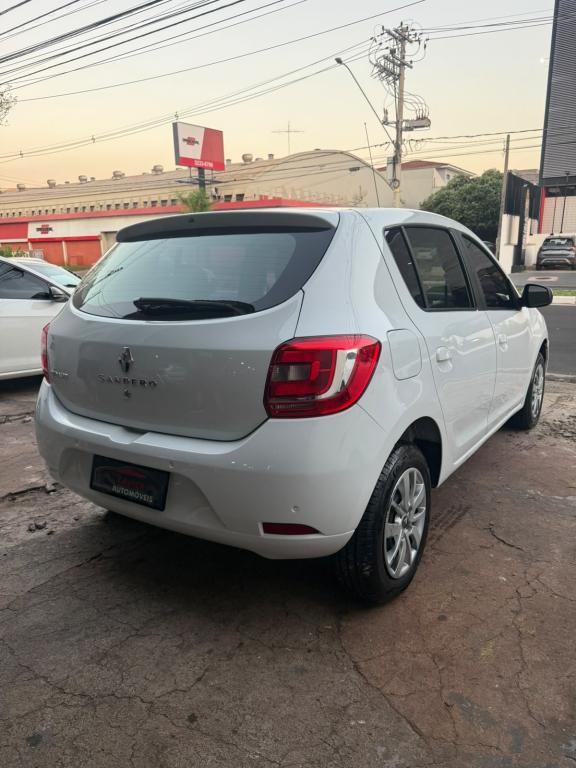 RENAULT Sandero - Foto