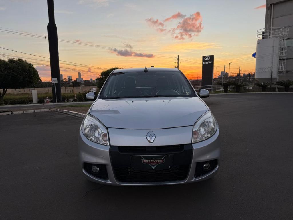 RENAULT Sandero - Foto