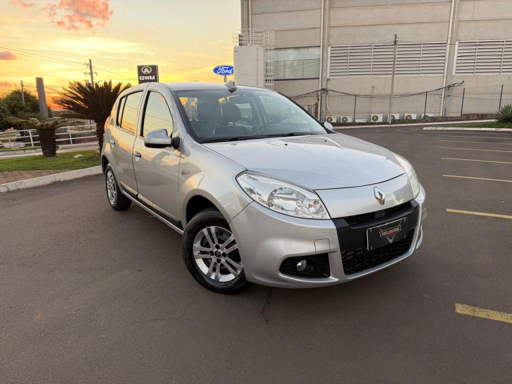RENAULT Sandero - Foto