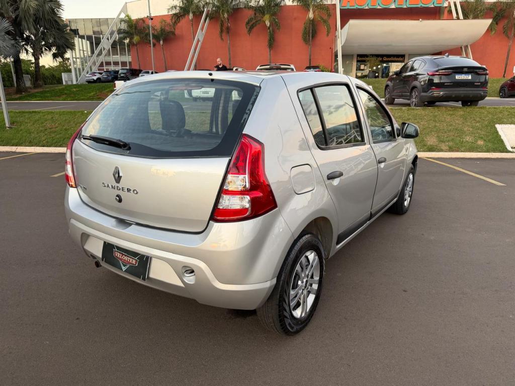 RENAULT Sandero - Foto