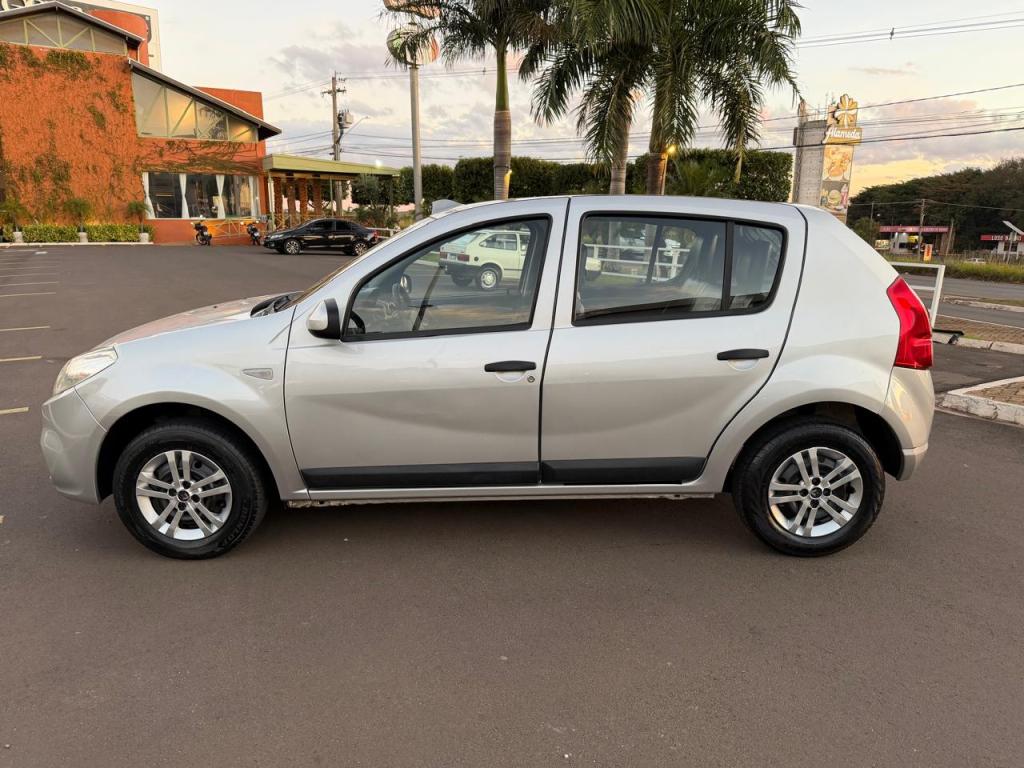 RENAULT Sandero - Foto