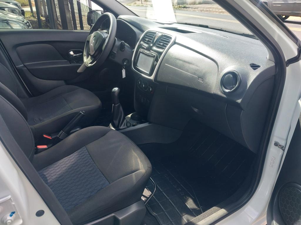 RENAULT Sandero - Foto