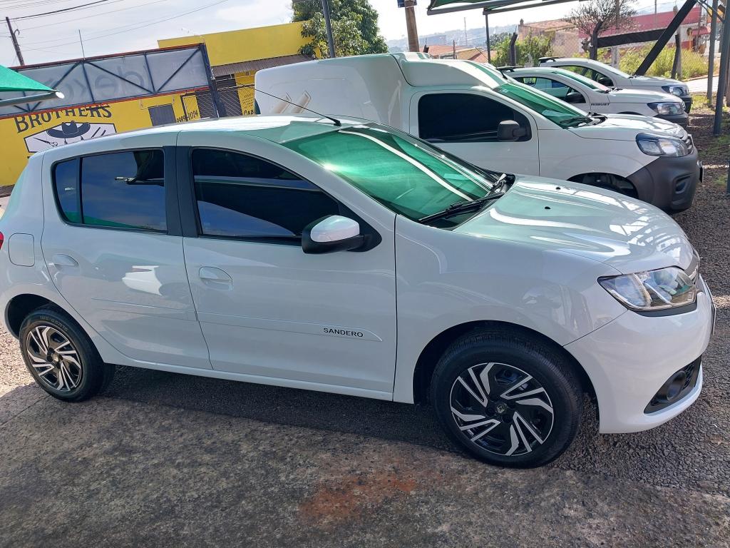 RENAULT Sandero - Foto