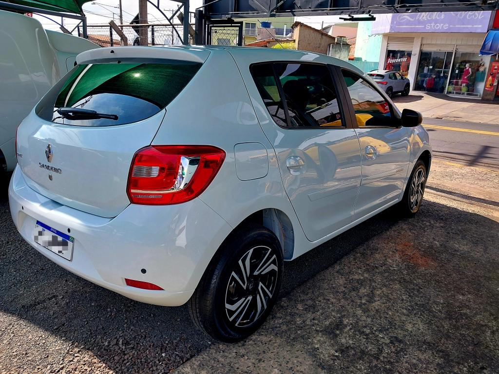 RENAULT Sandero - Foto
