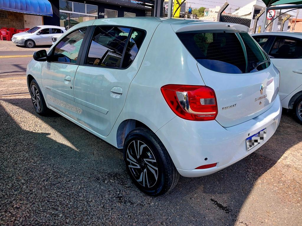RENAULT Sandero - Foto