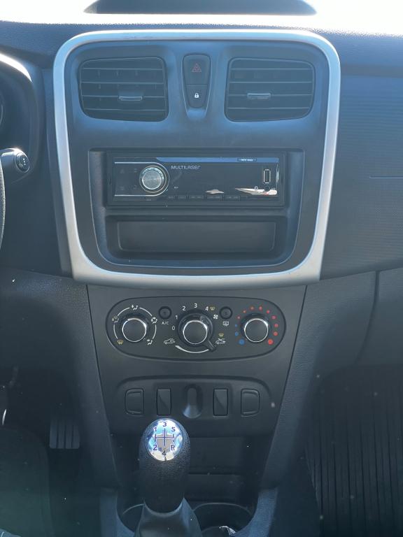RENAULT Sandero - Foto