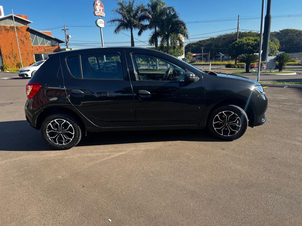 RENAULT Sandero - Foto