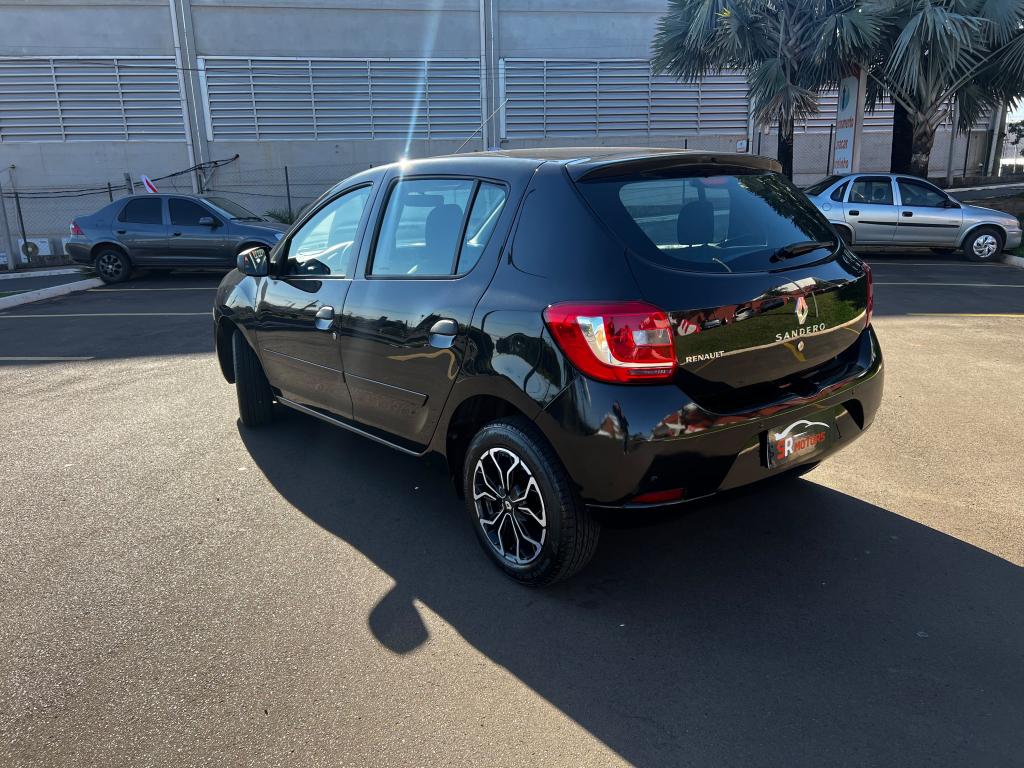 RENAULT Sandero - Foto
