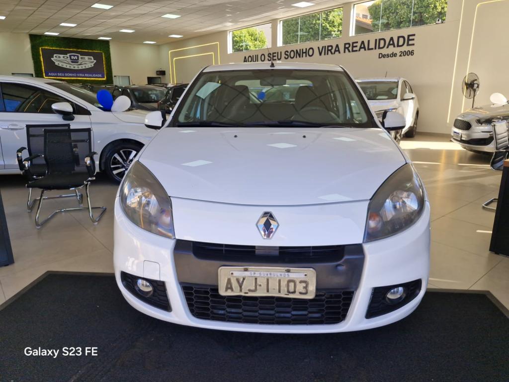 RENAULT Sandero - Foto
