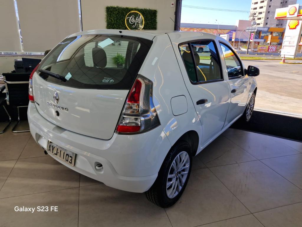 RENAULT Sandero - Foto