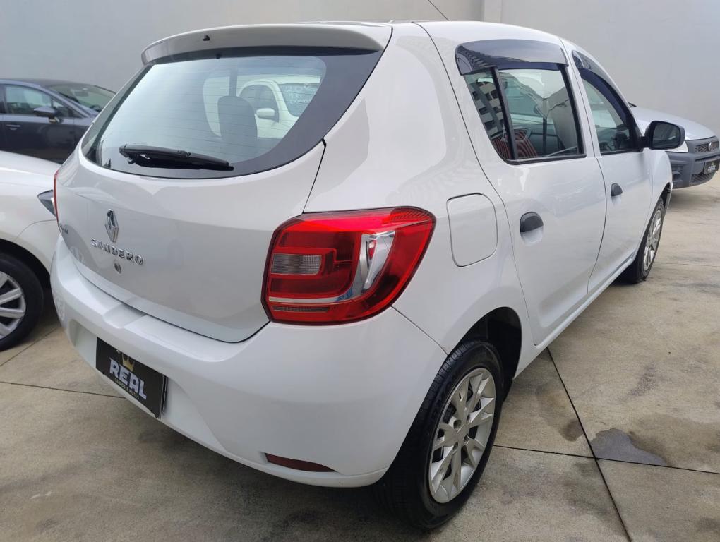 RENAULT Sandero - Foto