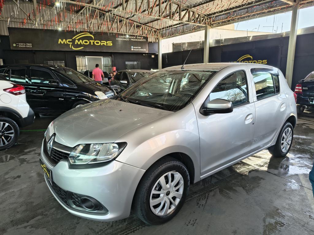 RENAULT Sandero - Foto
