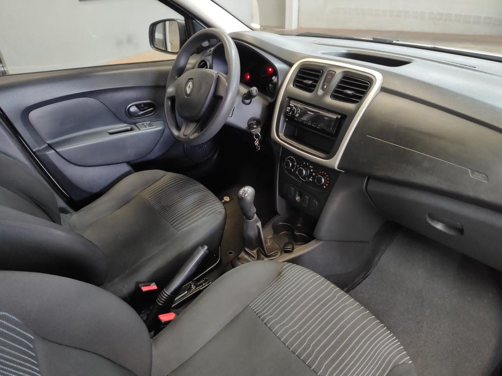 RENAULT Sandero - Foto