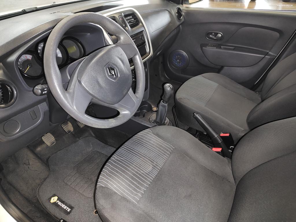 RENAULT Sandero - Foto