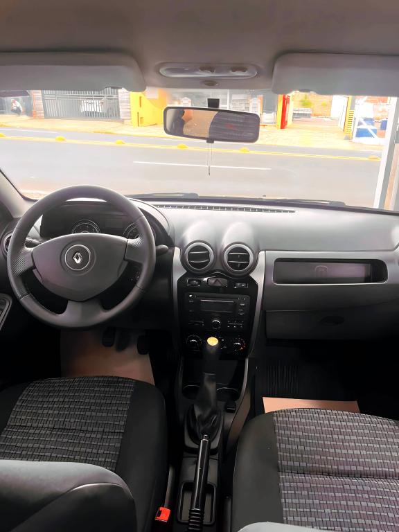 RENAULT Sandero - Foto