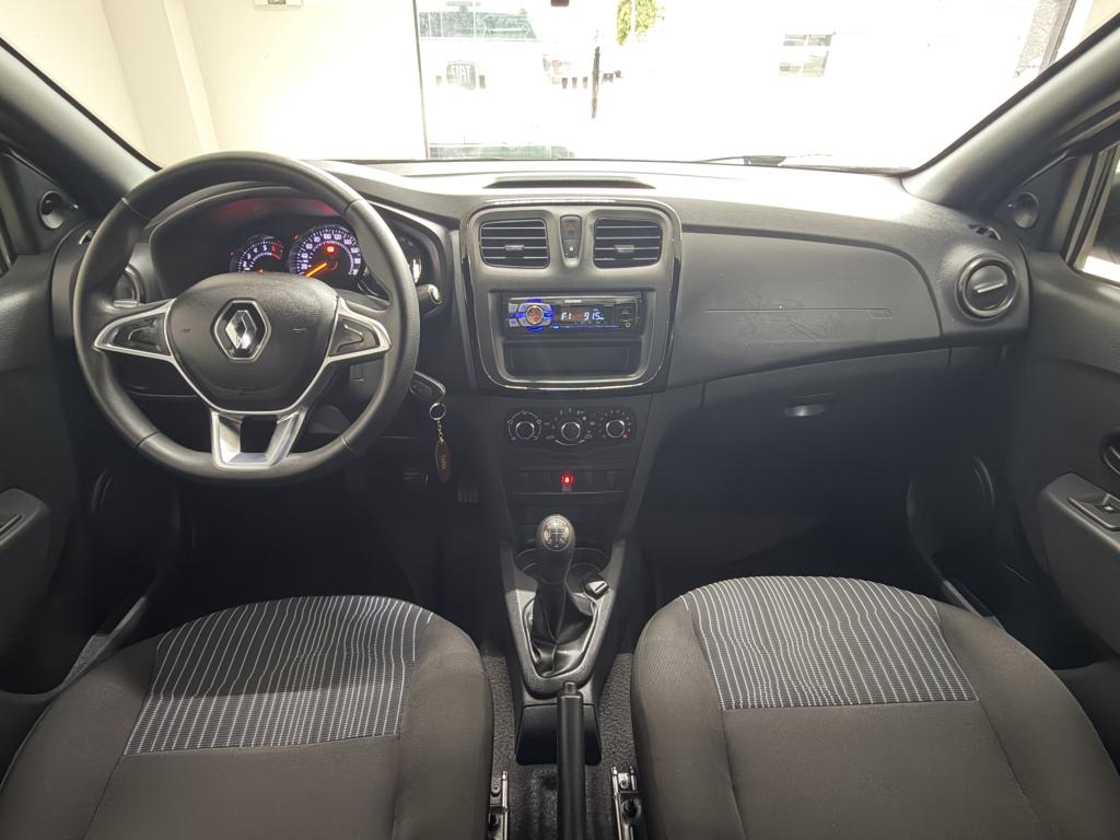RENAULT Sandero - Foto