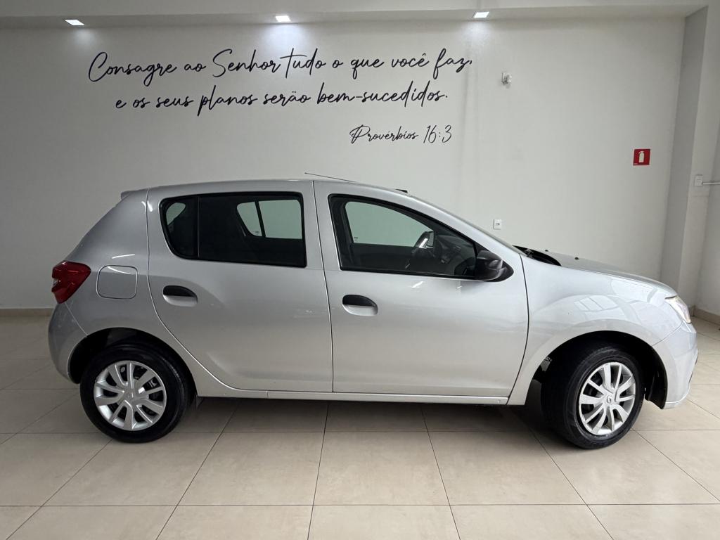 RENAULT Sandero - Foto