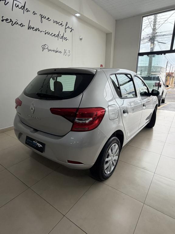 RENAULT Sandero - Foto