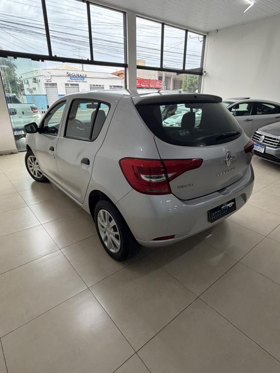 RENAULT Sandero - Foto