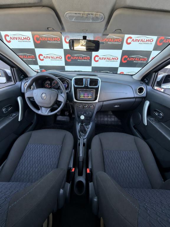 RENAULT Sandero - Foto