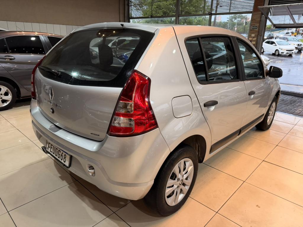 RENAULT Sandero - Foto