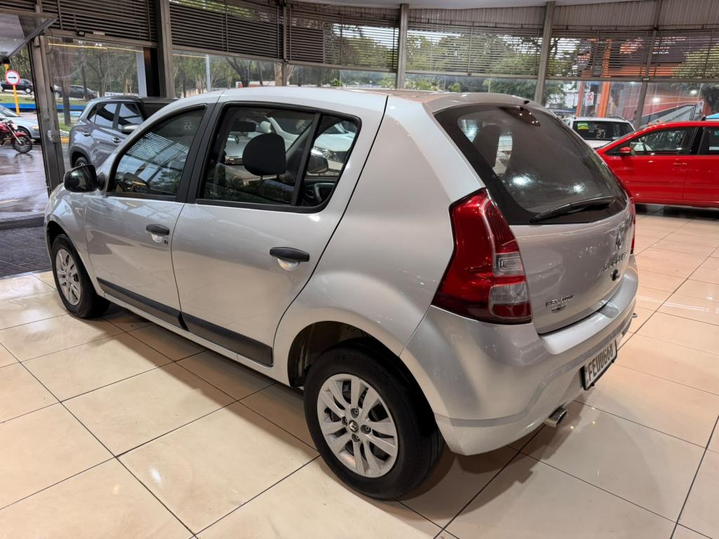 RENAULT Sandero - Foto