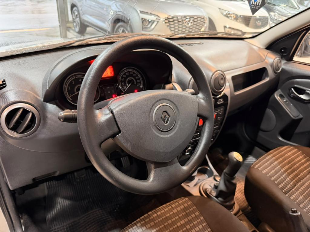 RENAULT Sandero - Foto
