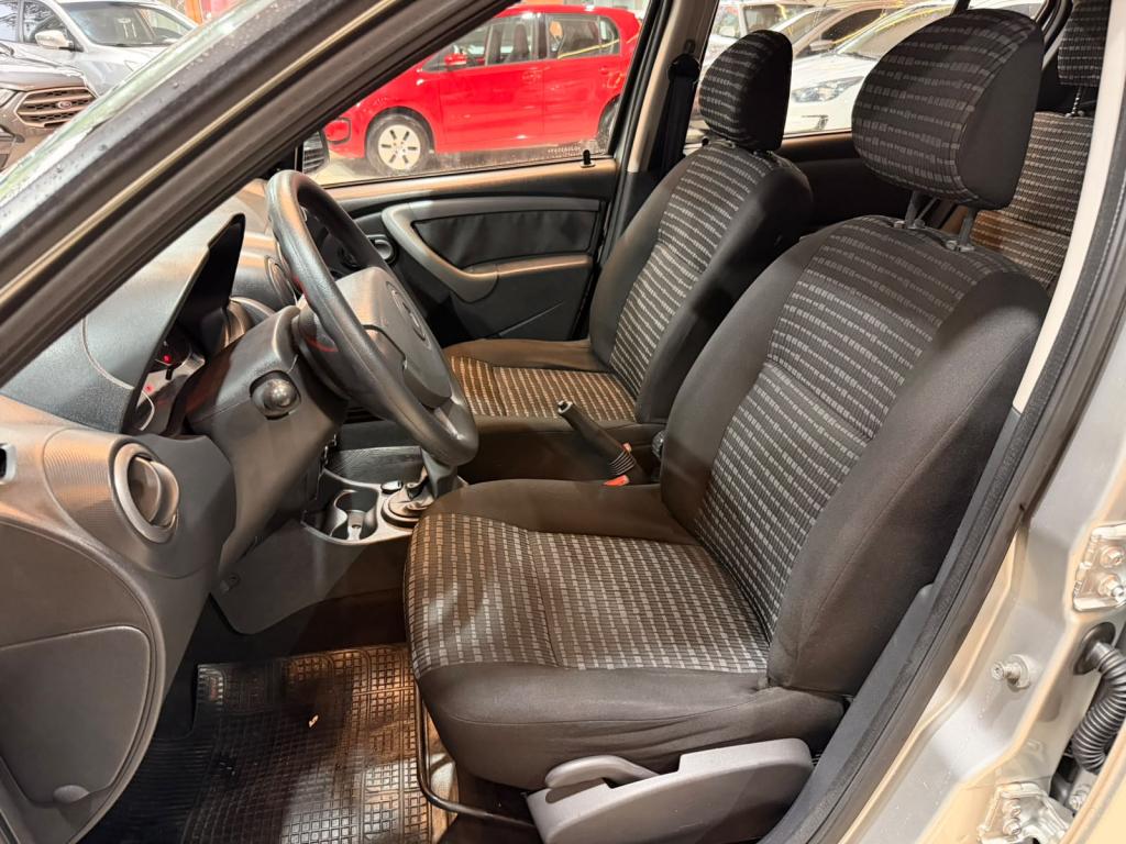 RENAULT Sandero - Foto