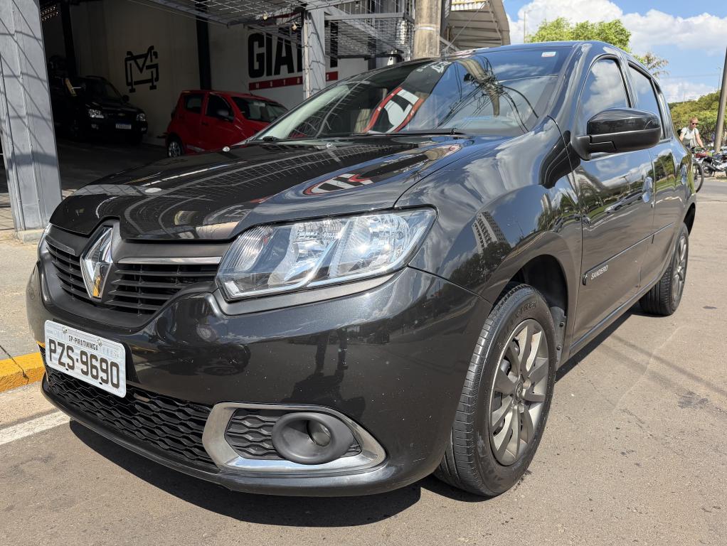 RENAULT Sandero - Foto