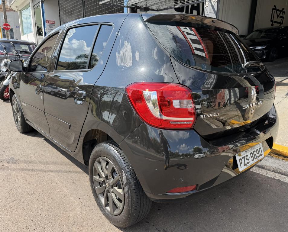 RENAULT Sandero - Foto